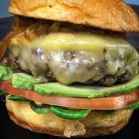 Снимок сделан в Fitz Burger пользователем Business o. 2/20/2020