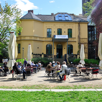 Foto tirada no(a) Café in der Schwartzschen Villa por Business o. em 2/21/2020