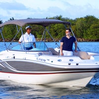 Foto tirada no(a) Captain Joe&amp;#39;s Boat Rentals por Business o. em 4/7/2020