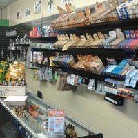 Foto scattata a Heights Head Smoke Shop da Business o. il 2/17/2020