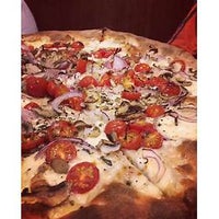 Foto scattata a Vinny&#39;s Pizzeria da Business o. il 8/22/2019