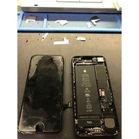 Снимок сделан в Phone Repair Spot пользователем Business o. 8/2/2019