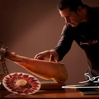 Foto scattata a Jamón &amp;amp; Art da Business o. il 6/17/2020