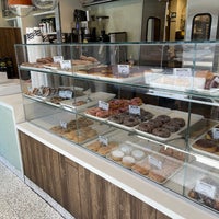 Photo taken at Kettle Glazed Doughnuts by Casey H. on 9/11/2021