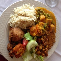 รูปภาพถ่ายที่ Gourmet India โดย Erica O. เมื่อ 12/5/2012