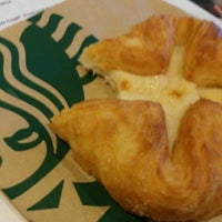 Photo taken at Starbucks by Khylee F. on 11/13/2012