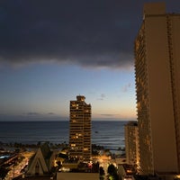 Снимок сделан в Hilton Waikiki Beach пользователем Eric H. 7/31/2021