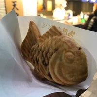 Photo taken at Naruto Taiyaki Honpo by Rayer S. on 12/29/2019