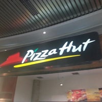 Photo taken at Pizza Hut by Eloy E. on 12/4/2012