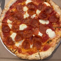 Das Foto wurde bei Bellatrino Pizzeria @ The Market von Kristie A. am 8/7/2022 aufgenommen