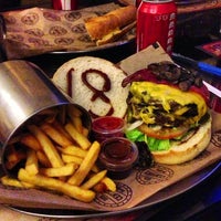 4/6/2013에 Bilal H.님이 18th Century Burger에서 찍은 사진