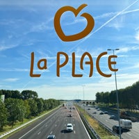 รูปภาพถ่ายที่ La Place โดย Pieter T. เมื่อ 7/11/2022