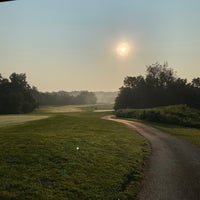 Foto diambil di Moose Ridge Golf Course oleh David W. pada 8/21/2021
