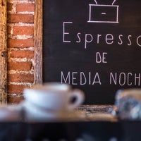 Foto scattata a Espresso De Media Noche da Espresso De Media Noche il 2/15/2017