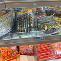 Photo taken at US Supermarket 新龍興 by Cece L. on 6/24/2023