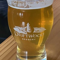 Foto diambil di Driftwood Brewing Company oleh Nick F. pada 11/20/2021