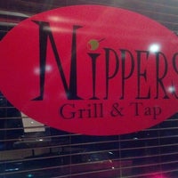 Снимок сделан в Nippers Grill &amp;amp; Tap пользователем Toby B. 5/12/2013