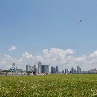 Photo taken at Marina Barrage Green Roof by alexandra.t on 9/17/2023