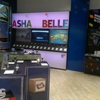 รูปภาพถ่ายที่ Nokia store โดย Mohamed N. เมื่อ 10/23/2012