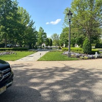 Foto tomada en Williamsburg Inn, an official Colonial Williamsburg Hotel  por Hannah C. el 4/29/2023