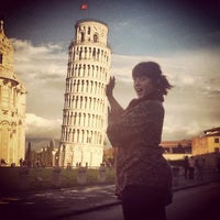 Foto tomada en Pisa, Holding Up the Leaning Tower  por Vicky S. el 12/22/2012