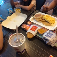 Photo taken at McDonald&amp;#39;s by QiLi A. on 11/13/2016