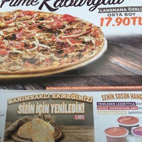 Photo taken at Pizza Pizza by Remzi Ş. on 4/20/2017