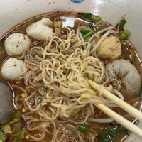 Photo taken at Nai Ngieb Fish Ball Noodle by Tata P. on 10/14/2023