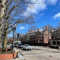 Foto tirada no(a) Harvard Square por M em 3/10/2024