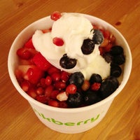 Photo taken at Pinkberry by Shugo H. on 4/22/2013