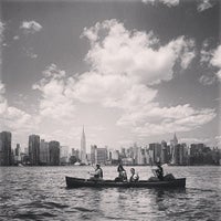 6/15/2013 tarihinde Fabrice G.ziyaretçi tarafından North Brooklyn Boat Club'de çekilen fotoğraf