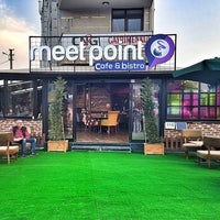 5/9/2017 tarihinde Meet Point Cafe&amp;amp;Bistroziyaretçi tarafından Meet Point Cafe&amp;amp;Bistro'de çekilen fotoğraf
