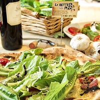 Foto diambil di La bottega della pizza oleh La bottega della pizza pada 2/23/2017