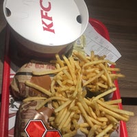 รูปภาพถ่ายที่ KFC โดย Lotte D. เมื่อ 12/2/2017