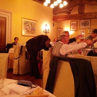 รูปภาพถ่ายที่ Ristorante Borgo Alla Quercia โดย Maxy M. เมื่อ 12/15/2012