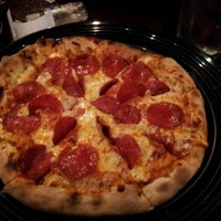 4/7/2012 tarihinde Patsy T.ziyaretçi tarafından Avivo Brick Oven Pizzeria'de çekilen fotoğraf