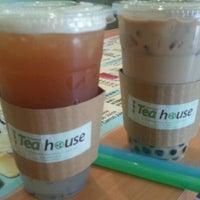 Photo prise au Grandpa&#39;s Tea House 公公茶 par Annette le8/17/2011