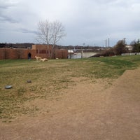 Das Foto wurde bei Eberwein Dog Park von Chesterfield, MO Parks and Recreation am 3/11/2012 aufgenommen