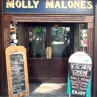รูปภาพถ่ายที่ Molly Malone&#39;s โดย Malasaña Street เมื่อ 3/27/2012