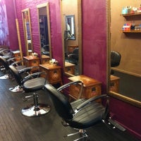 Das Foto wurde bei &amp;amp;Hair Lounge von Tu- ke am 5/22/2012 aufgenommen