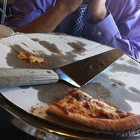 Photo prise au Bellacino&amp;#39;s Pizza &amp;amp; Grinders par Nate F. le4/12/2012