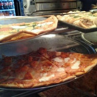 4/22/2012にDrastic F.がPrimo Pizzaで撮った写真