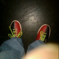 Foto tirada no(a) Kingpin Bowling por Shrenik B. em 1/20/2012