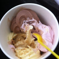 รูปภาพถ่ายที่ Yogurt 101 โดย stanton C. เมื่อ 4/25/2012