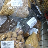 รูปภาพถ่ายที่ Cerealista Helena โดย Rafa A. เมื่อ 11/12/2011