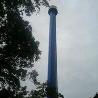 Photo taken at Mäch Tower - Busch Gardens by Jerome on 10/28/2011