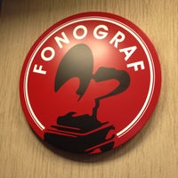 Foto diambil di Fonograf Cafe &amp; Restaurant oleh Mohd A. pada 9/5/2012
