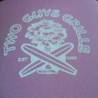 รูปภาพถ่ายที่ Two Guys Grille โดย Amanda K. เมื่อ 5/4/2012