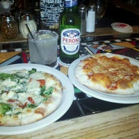 Foto scattata a Proto&amp;#39;s Pizza-Lafayette da Rhonnie R. M. il 12/31/2011