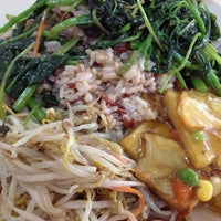 Photo taken at San De Vegetarian Stall 三德素食 by Garrett on 9/3/2012